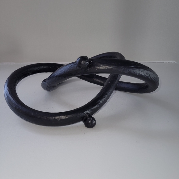 Metal Pretzel Decoration - Picture 3 of 3